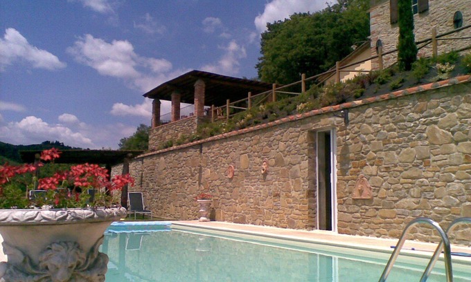Capolona Villa | Private Villa with WIFI, A/C, private pool, hot tub, TV, patio, panoramic view, close to Arezzo