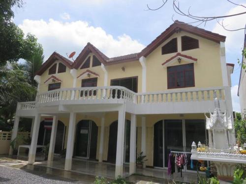 Chaloklum Apartment | Private well priced Guesthouse available to rent