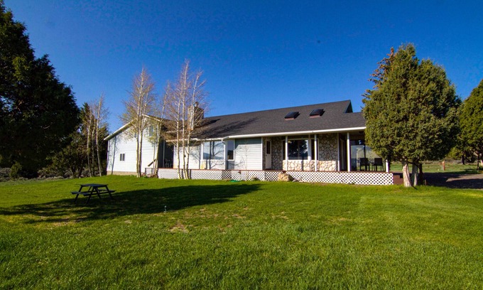Mammoth Creek House | Private Wilderness Retreat w/Trails