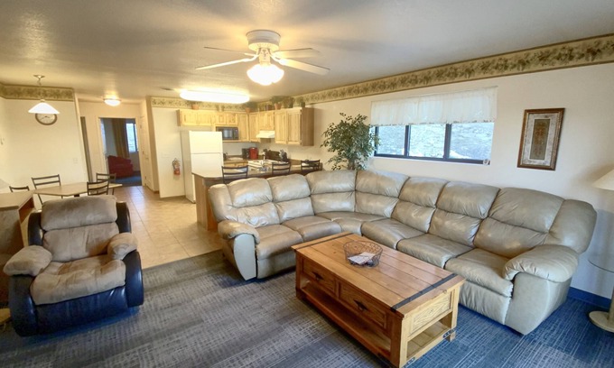 Lead Condo | Privately Owned 2 Bedroom condo located at Barefoot Resort.