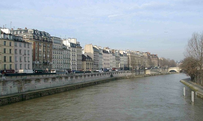 Paris City Center Apartment | Privileged riverside spot views of the Île de la Cité from every room-St Germain