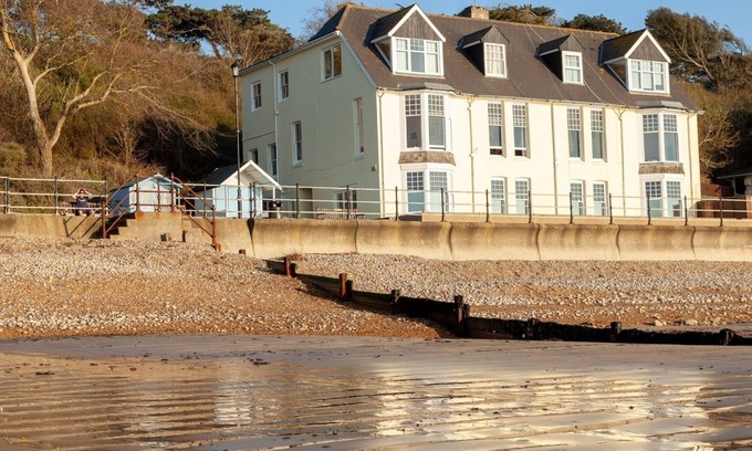 Totland Bay Apartment | Promenade Apartment at Beach House