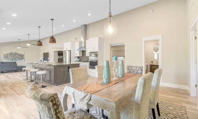 Raskin Estates House | PROMO 10% WEEKLY/20% MONTHLY DISCOUNTnBeautiful two master suite house