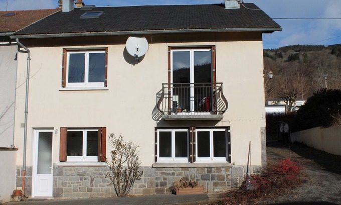 La Bourboule Apartment | PROMO - Quiet 10 minutes from shops, spa, swimming, tennis & downtown