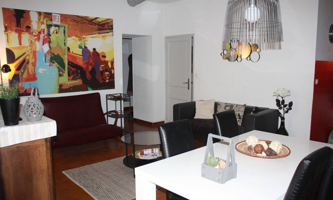 Pezenas Apartment | PROMOTION IN APRIL for this beautiful apartment downtown Pezenas near the beaches