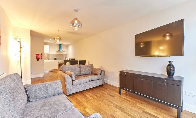 Newcastle-upon-Tyne Apartment | Properties Unique | Elm