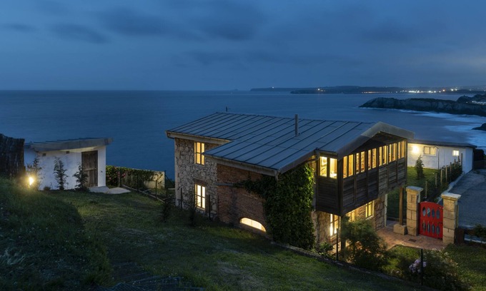 Castrillon Villa | Property on Seacliff in front of the Beach
