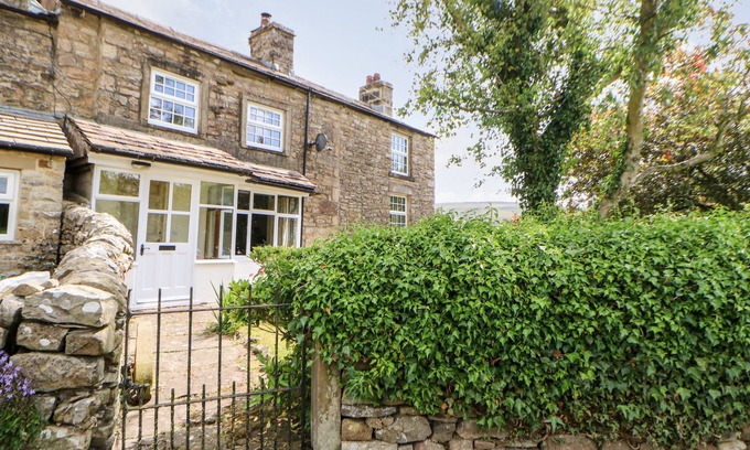 Thoralby Cottage | PROSPECT HOUSE, pet friendly, character holiday cottage in Leyburn