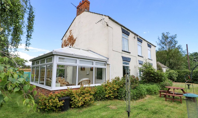 Storwood House | PROSPECT HOUSE, pet friendly, with open fire in Bubwith