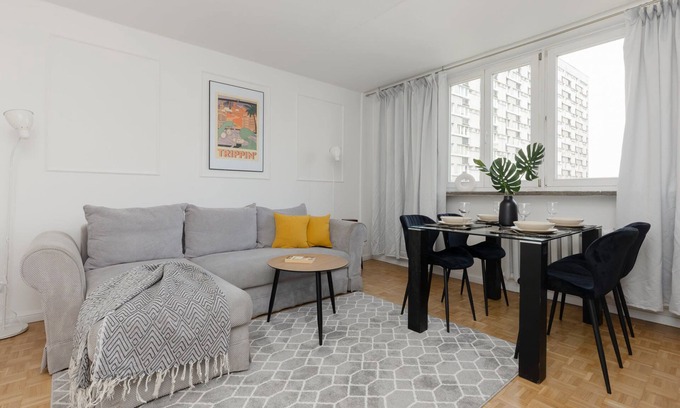 Mirow Apartment | Prosta 2/14 | Atmospheric Apartment | Desk