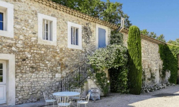 Molleges Apartment | Proveçal Villa with private pool and tennis court
