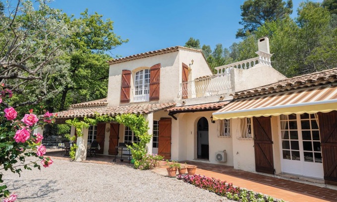 Callas Villa | Provencal Style Villa with pool in rural Provence. 5 minutes walk to the village