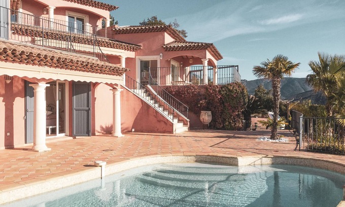 La Londe-les-Maures Villa | Provençal villa with swimming pool and breathtaking view of the Porquerolles Islands