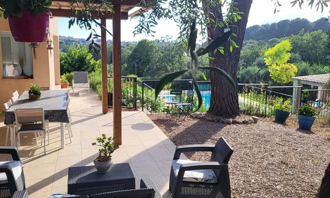 Chateauneuf-Grasse Villa | Provencal villa 130m2, 3 bedrooms, quiet location. Swimming pool