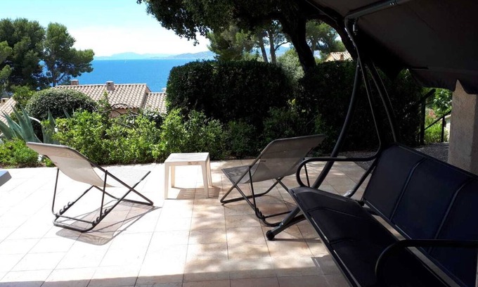 Le Dramont House | Provencal villa with sea view in private domain near beaches in Boulouris