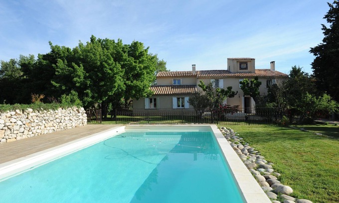 Fuveau House | Provencal villa with swimming pool and view of the Sainte Victoire mountain range