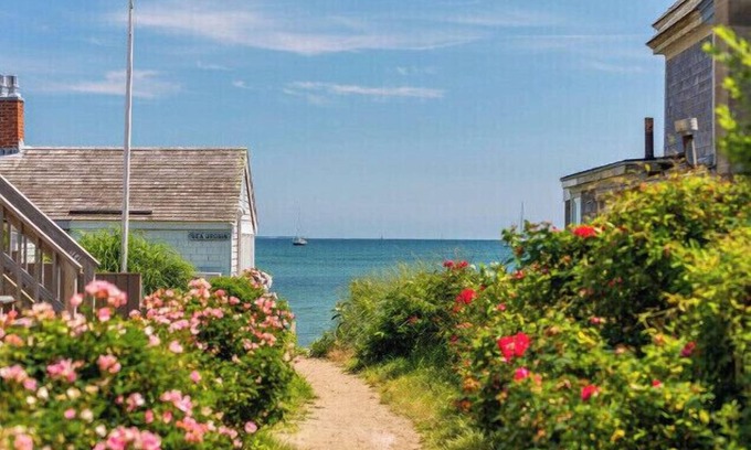 Provincetown Cottage | PROVINCETOWN Free Standing Cottage, Steps To The Beach nnn