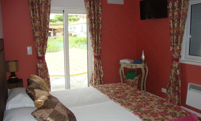 Cardielos Bed & Breakfast | CABEDELO room with two twin beds