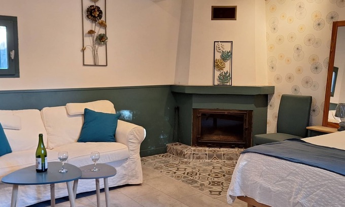 Rognes Apartment | Ptite Maison Indépendante Composée de 1 Grand Studio +jardin