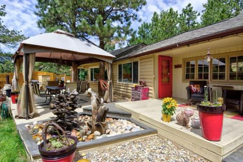 Green Mountain Falls House | Pub - Hot Tub - Fire Pit