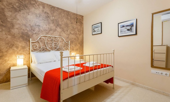 Old Town Apartment | Puerta San FELIX free parking by Cadiz4Rentals