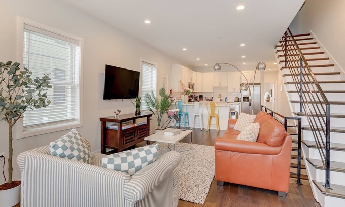 Near Northeast Condo | "Pura Vida" Fabulous 4 Bed Home near H St & Union Market