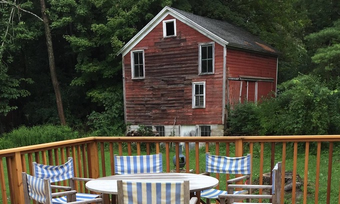 Canaan House | Pure Berkshire Charm! + Hikes, Pumpkins, Farm stands+ Foliage