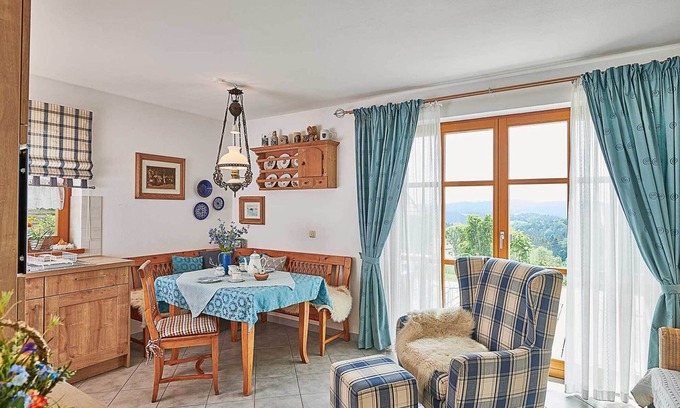 Hartmannsreut Apartment | Pure romance & tranquillity - time out on the edge of the forest with mountain views and a tiled stove