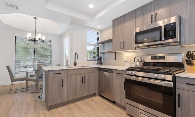 Kierland Apartment | Pure Suites Furnished Two Bed Apts Pool Gym Scottsdale Quarter Kierland Commons