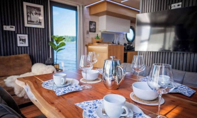 Oberhavel Boat Rental | Pure water romance: Houseboat Miami Woma D13