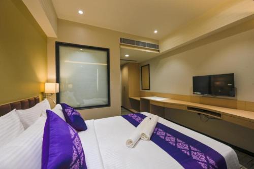 Surat Hotel | Purple Beds by VITS Dwarkesh, Surat