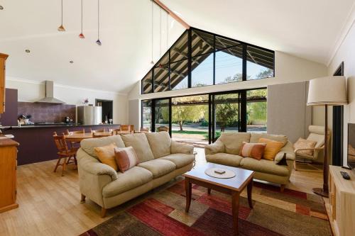 Busselton House | Purple Shore Spacious Family Stay Near Busselton Jetty