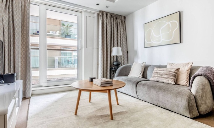West Kensington Apartment | Purpose built Kensington 1BR w/Balcony, nr shops & bars, by Blueground