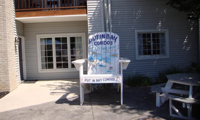 Put-in-Bay House | Put-in-Bay Poolview Condo #5