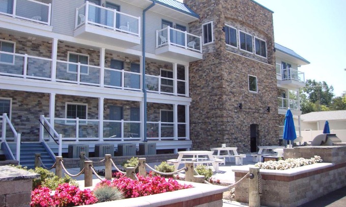 Put-in-Bay House | Put-in-Bay Waterfront Condo #210