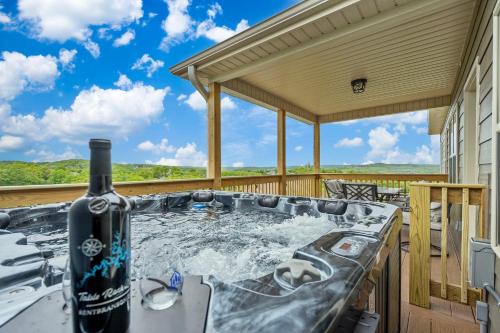 Branson West House | Pvt Hot Tub, Stonebridge Golf Course On Site, Ozark Views, Near Silver Dollar City w Free Tickets!