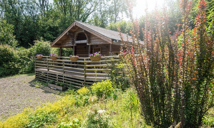 Llanybri House | Pwll Cabin, Holiday Home Marros, Sleeps 2, 1 bedrooms, bathrooms
