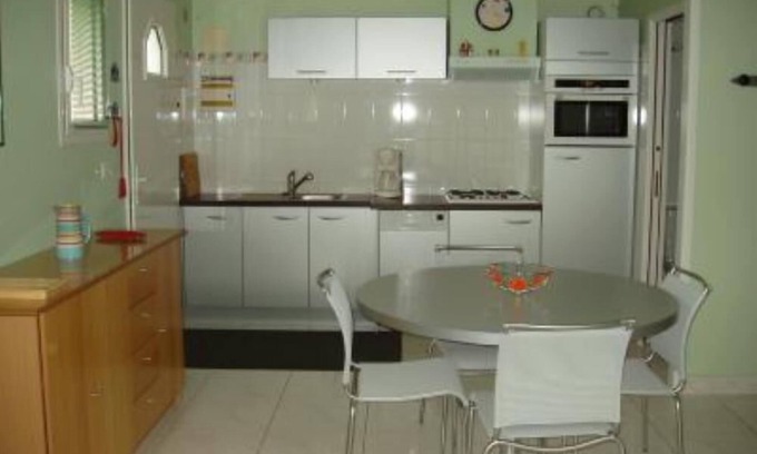 Pyla-sur-Mer Apartment | Pyla Sur Mer: apartment in villa located in residential area