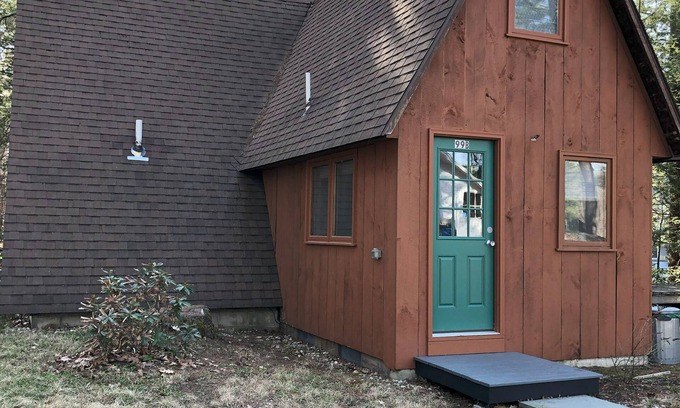 Spencer Cabin | Quaint 2-bedroom waterfront Aframe cabin