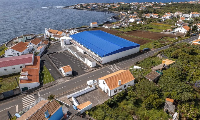 Praia da Vitoria House | Quaint 4-bedroom house in delightful Terceria with WiFi, AC