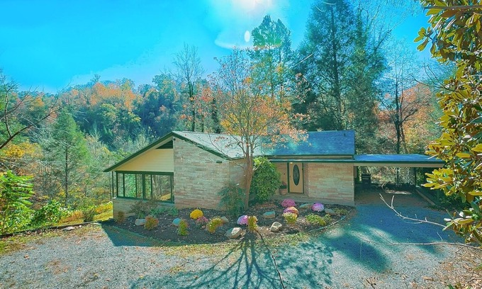 Gatlinburg - Pigeon Forge Cottage | Quaint and private mountain stone and wood cottage