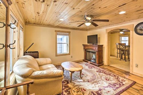 Boone House | Quaint Appalachian Getaway about 2 Mi to Boone!