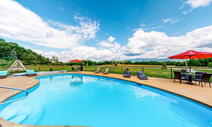 Thornton Apartment | Quaint cabin with views, WiFi, gas grill, pool, tennis & firepit