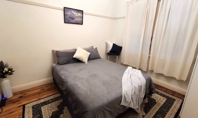 Turvey Park House | Quaint, cosy 2 bedroom house just a short 3 minute walk to Wagga's main street..