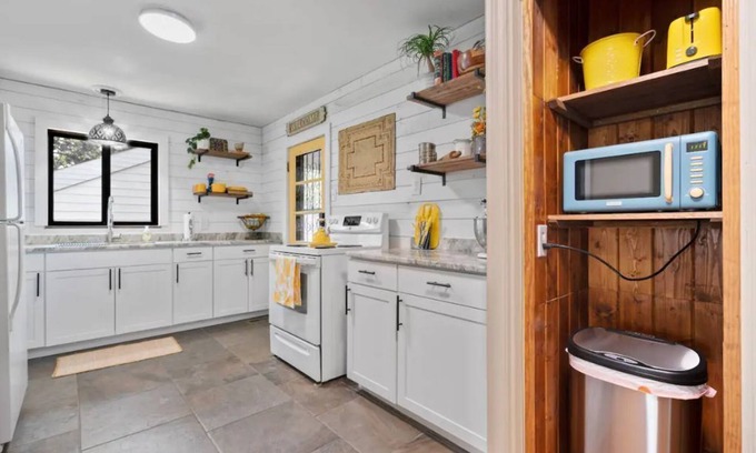 Hot Springs House | Quaint Cottage minutes to Oaklawn and Downtown