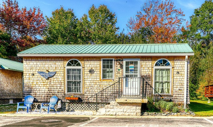 Kennebunk Cottage | Quaint cottage near the beach with outdoor saltwater pool, grills, firepit, WiFi