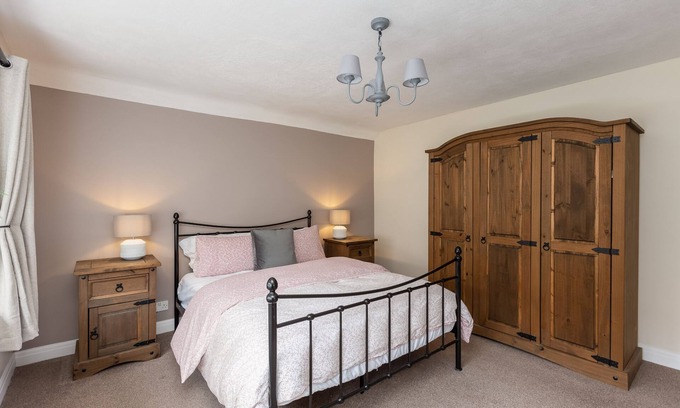 Wrelton Cottage | Quaint Cottage on the edge of the North Yorkshire Moors National Park - Sleeps 4 & Pet Friendly