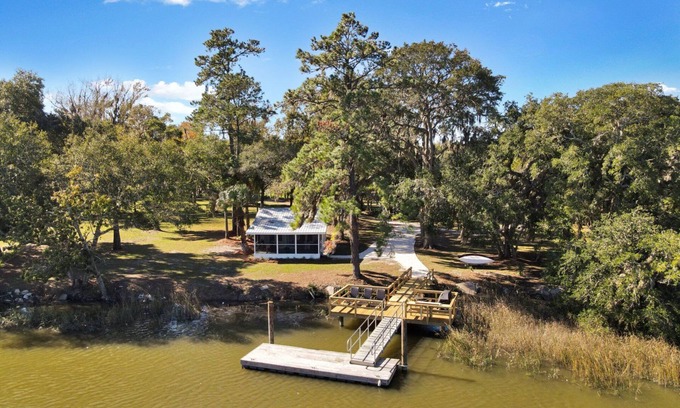 Townsend Cottage | Quaint Cottage on Tidal Creek with Private Dock, minutes to Shellman Bluff