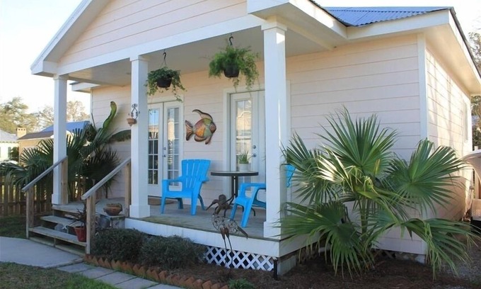 Bay St Louis Cottage | Quaint Cottage, Walk to Beach and Old Town Bay St. Louis