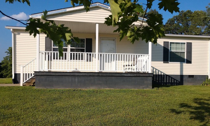 Wellington House | Quaint country cottage New Cave Run Lake and Red River Gorge